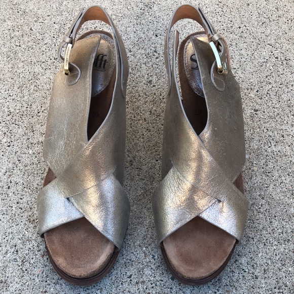 Sofft Shoes - 🌸Sofft Cambria Gold Metallic heels 🌸